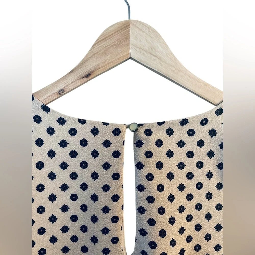 Jella Couture dress, crop sleeves with button design.​​​​​​​ - Picture 3 of 8